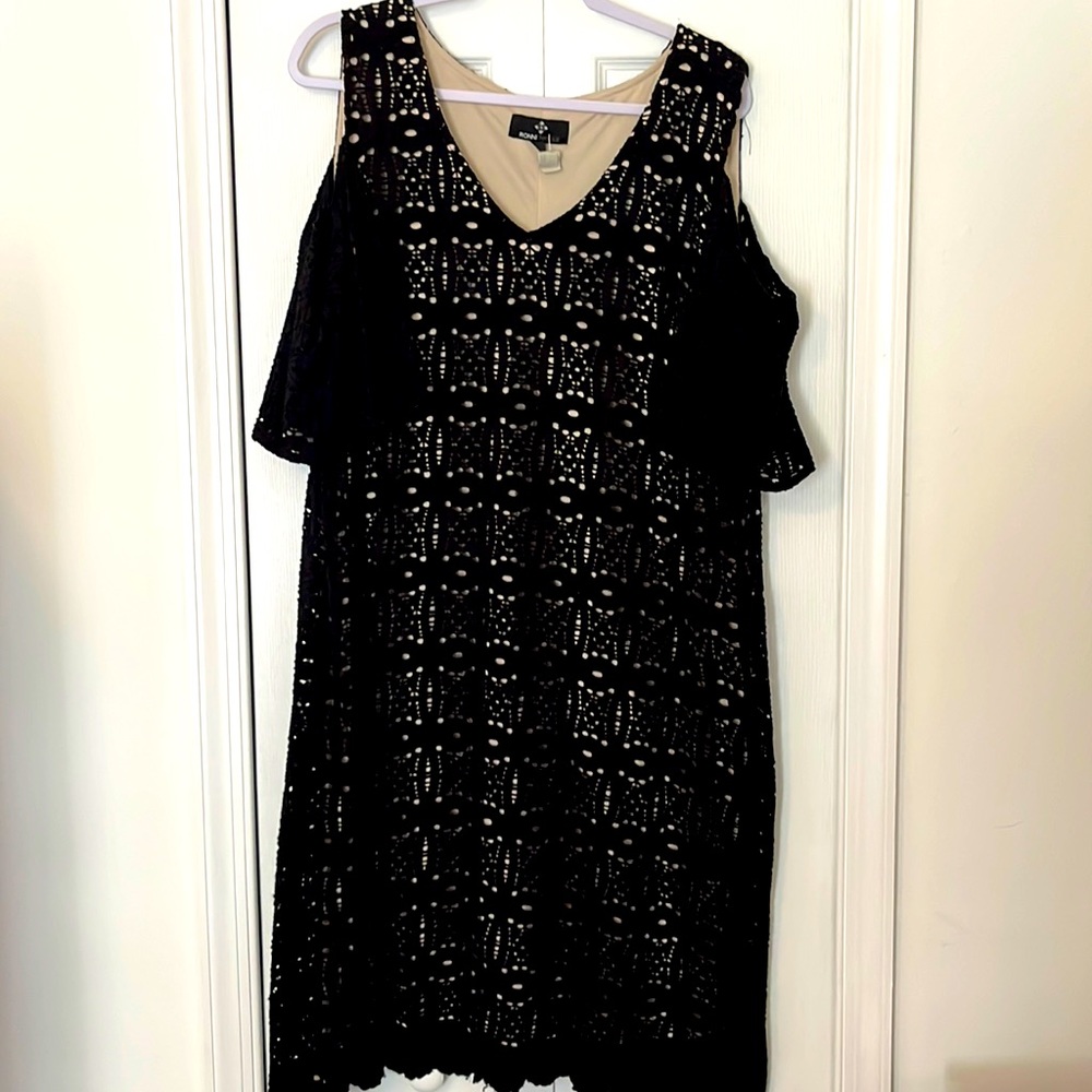 Pre-owned Ronni Nicole cold shoulder cut-out dress